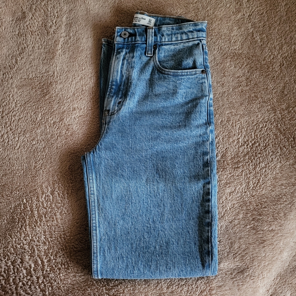 Abercrombie & Fitch Ultra High Rise 90s Straight Jean size 24 Short (24S)